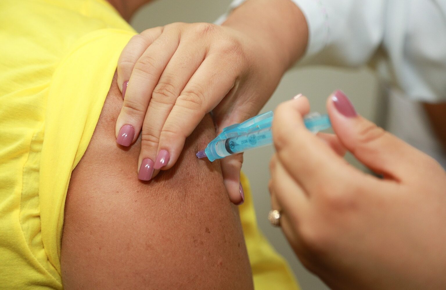 Očkování v Brazílii ( Matheus Britto/Prefeitura Municipal do Jaboatão dos Guararapes)